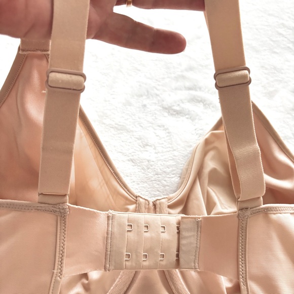 CHANTELLE Smooth Lines Shaping Bodysuit--40C - Picture 11 of 16